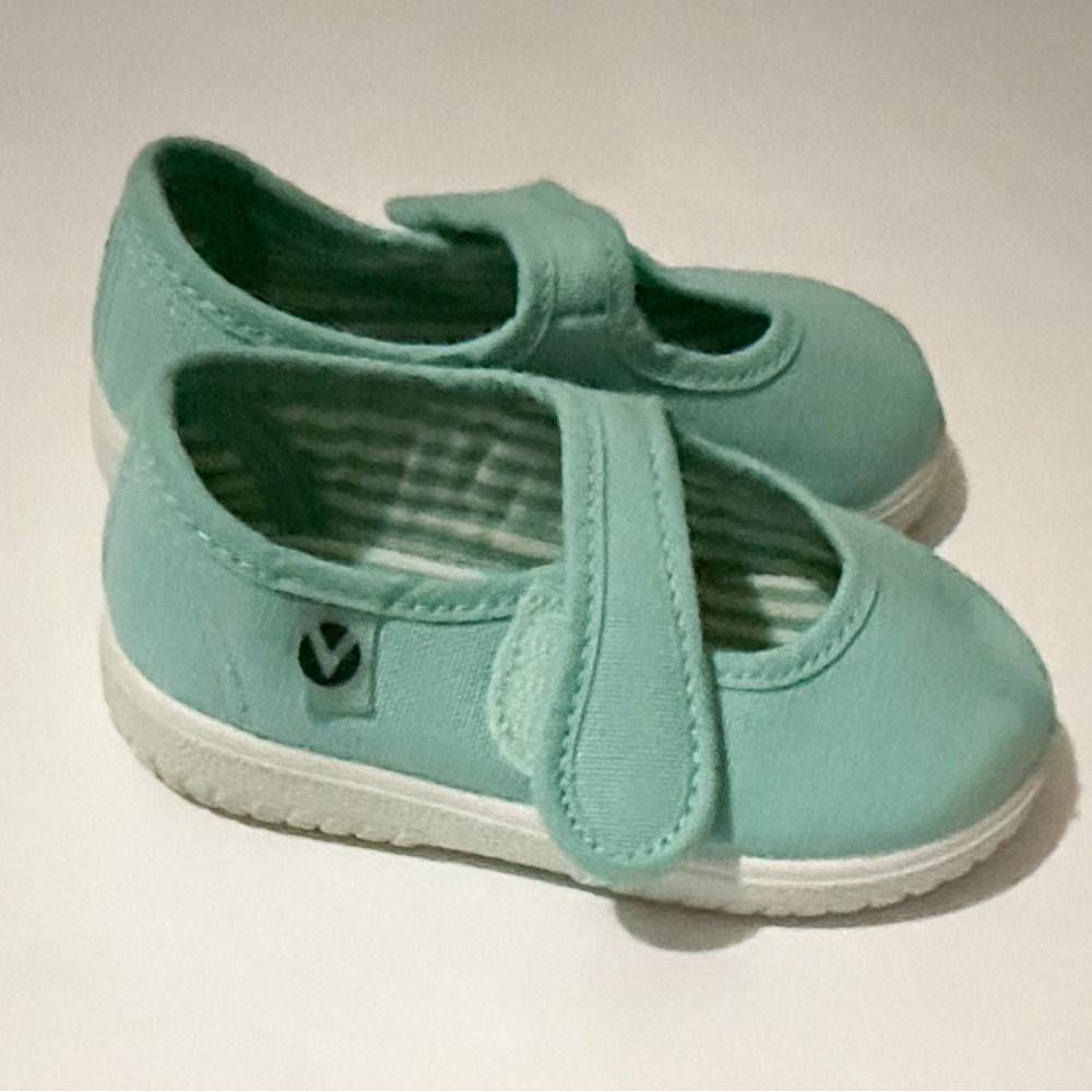 Victoria aqua Velcro shoes